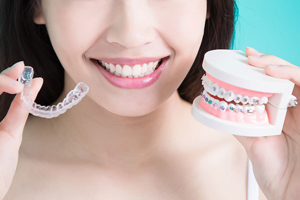 Invisalign vs. traditional metal braces: Have it your way